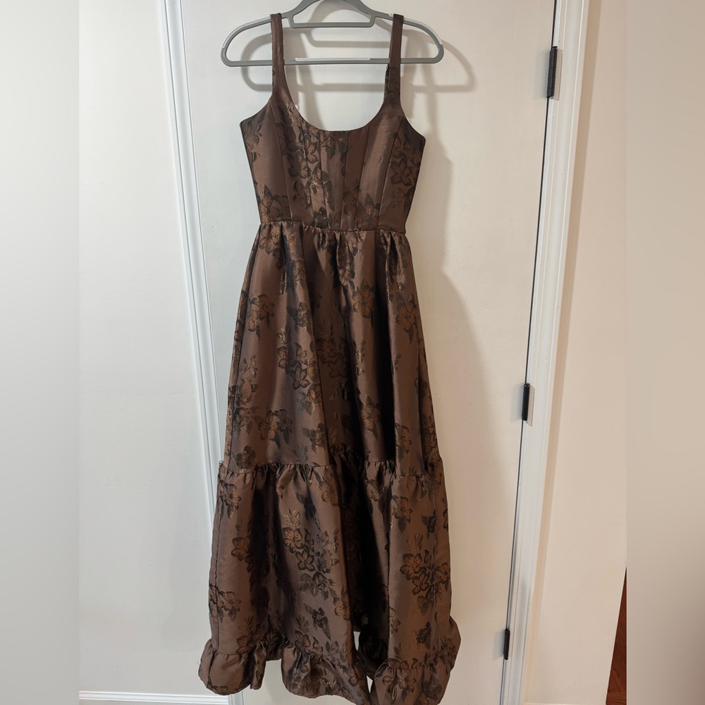 V Chapman The Avery Dress in Cocoa Baroque Floral - Picture 6 of 7